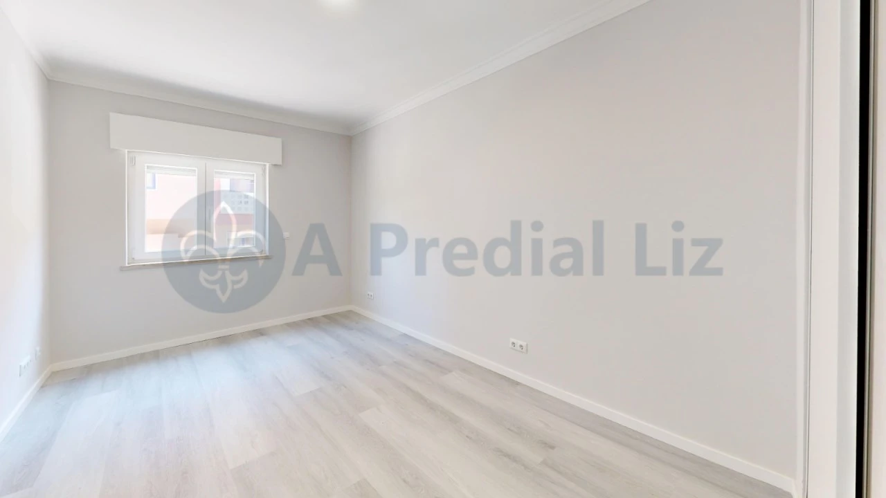 Apartamento T2 para Venda em Corroios Foto 3