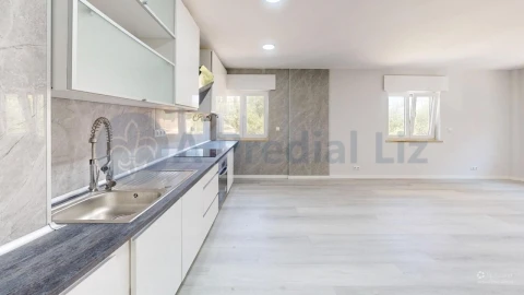 Apartamento T2 para Venda em Corroios
