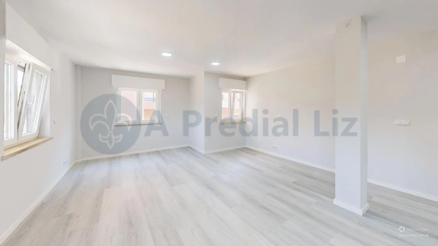 Apartamento T2 para Venda em Corroios Foto 2