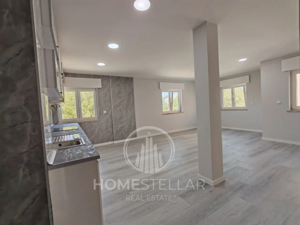Apartamento T2 para Venda em Corroios Foto 2