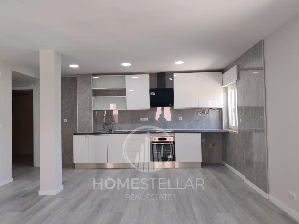 Apartamento T2 para Venda em Corroios Foto 5