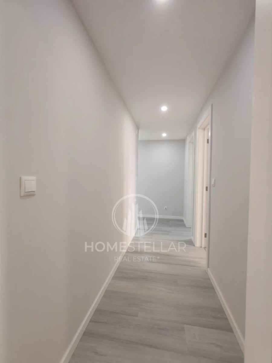 Apartamento T2 para Venda em Corroios Foto 30