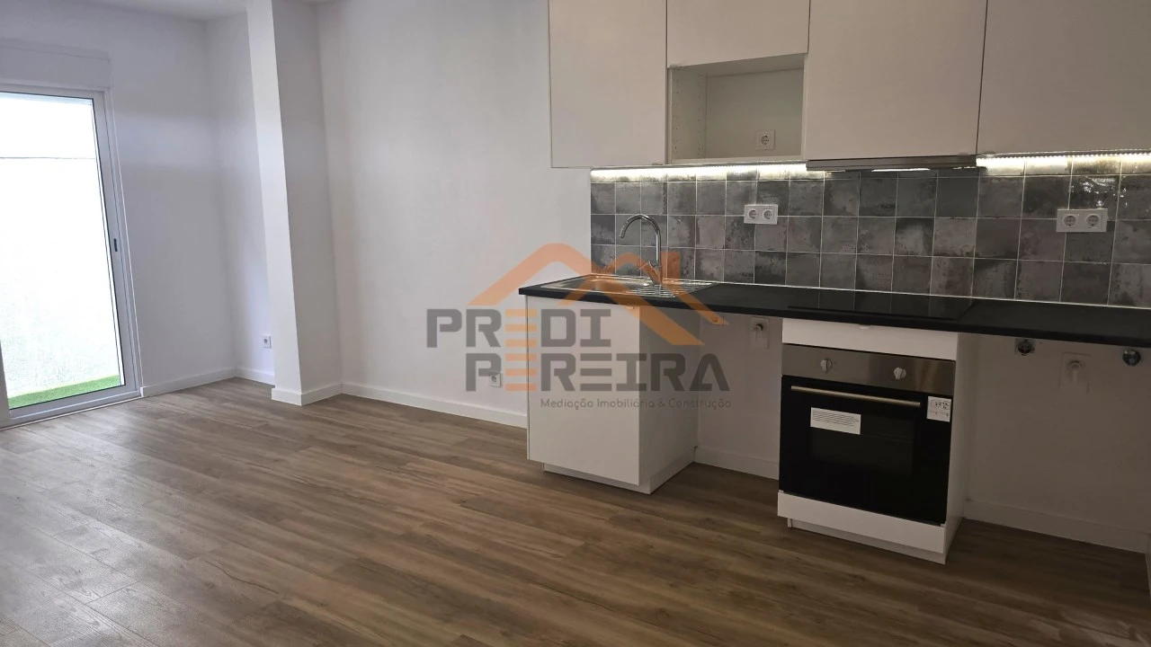 Apartamento T1 para Venda em Loures Foto 6