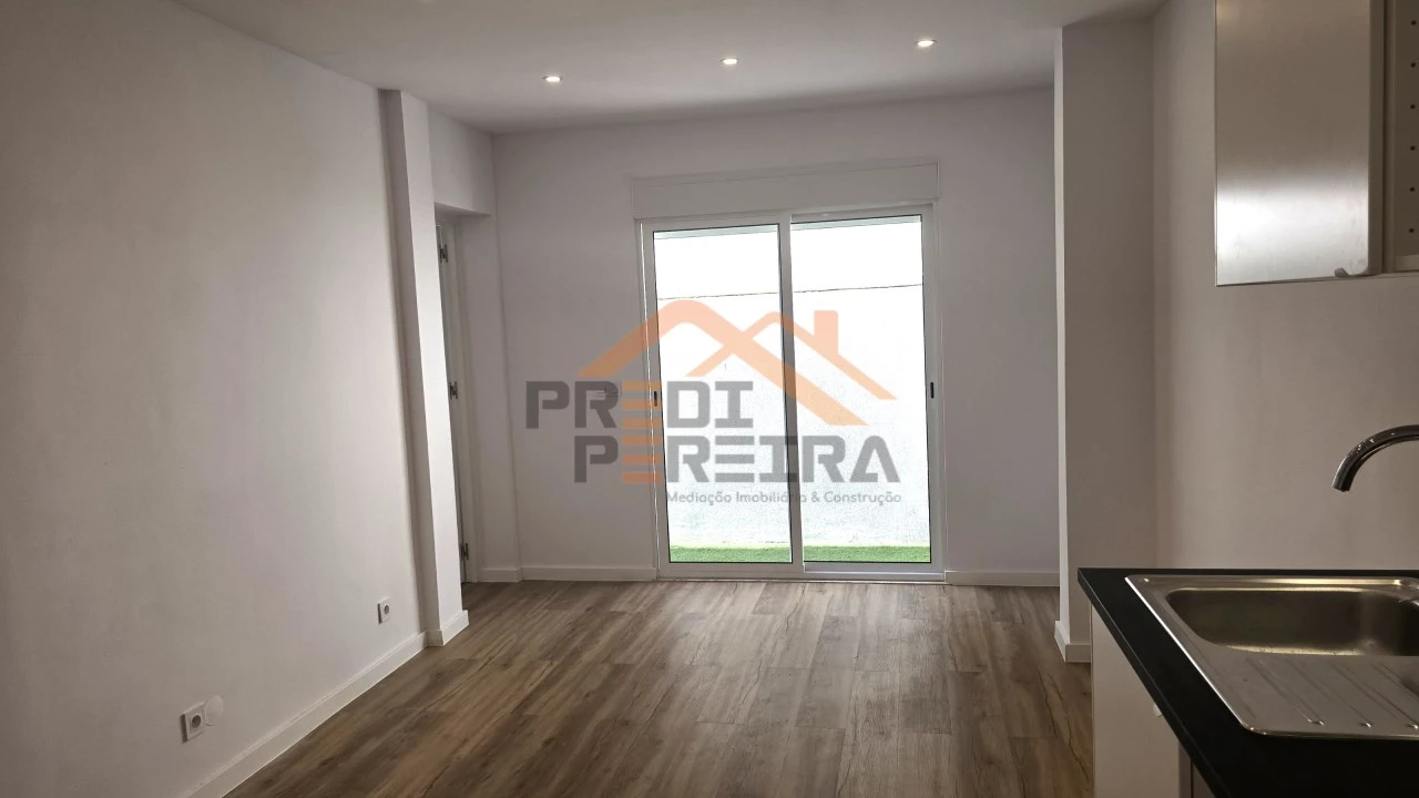 Apartamento T1 para Venda em Loures Foto 7