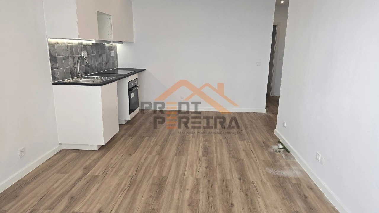 Apartamento T1 para Venda em Loures Foto 8