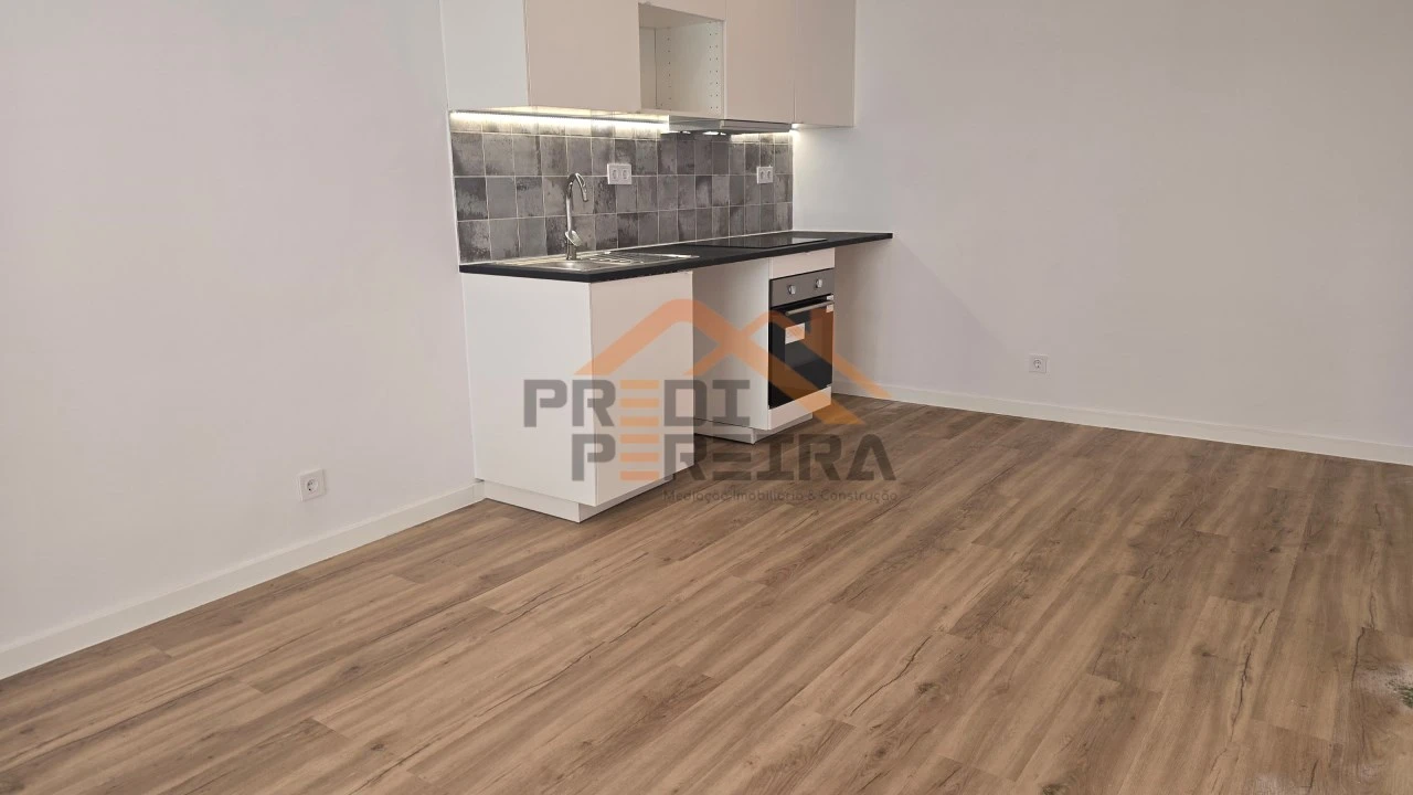 Apartamento T1 para Venda em Loures Foto 10