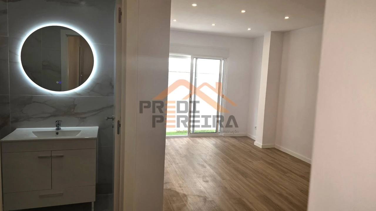 Apartamento T1 para Venda em Loures Foto 12