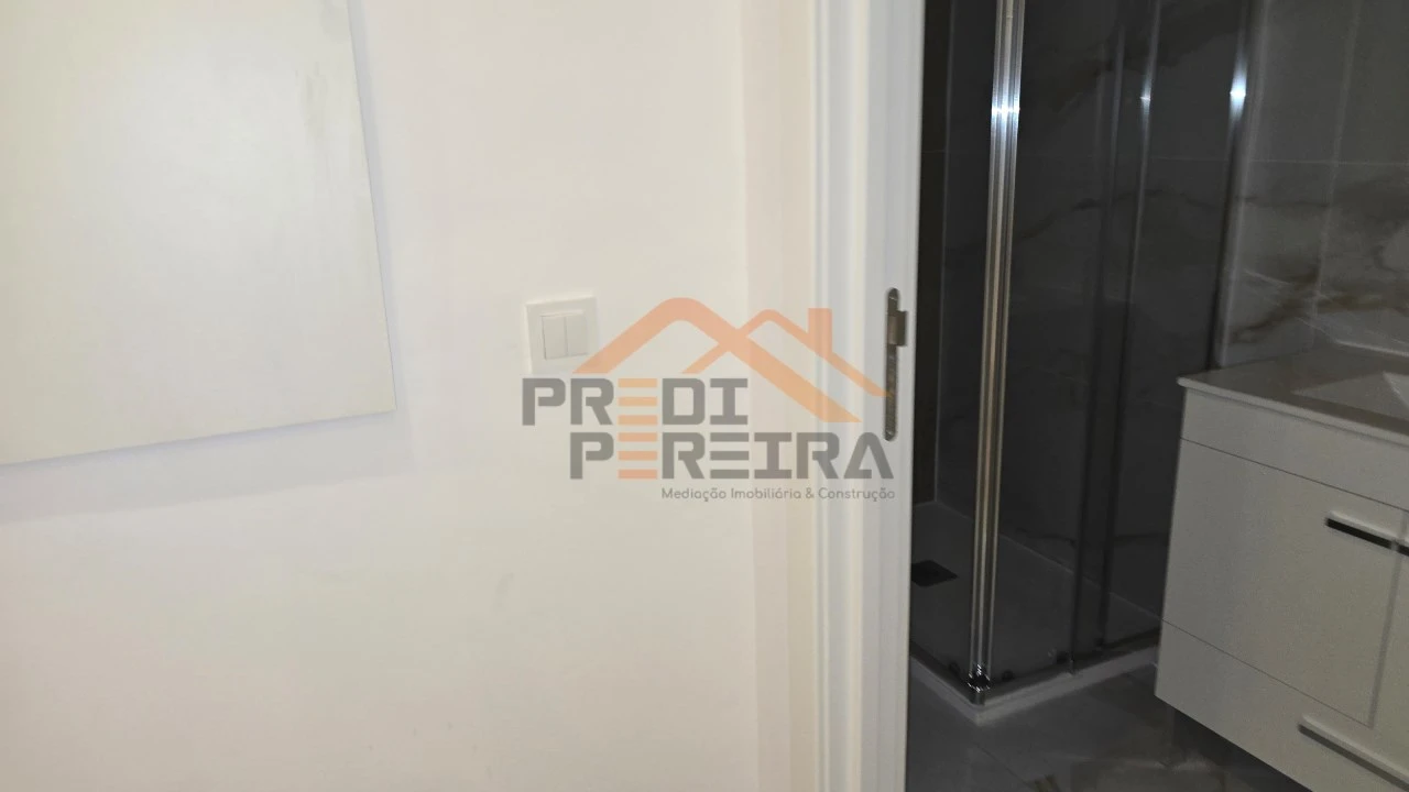 Apartamento T1 para Venda em Loures Foto 17