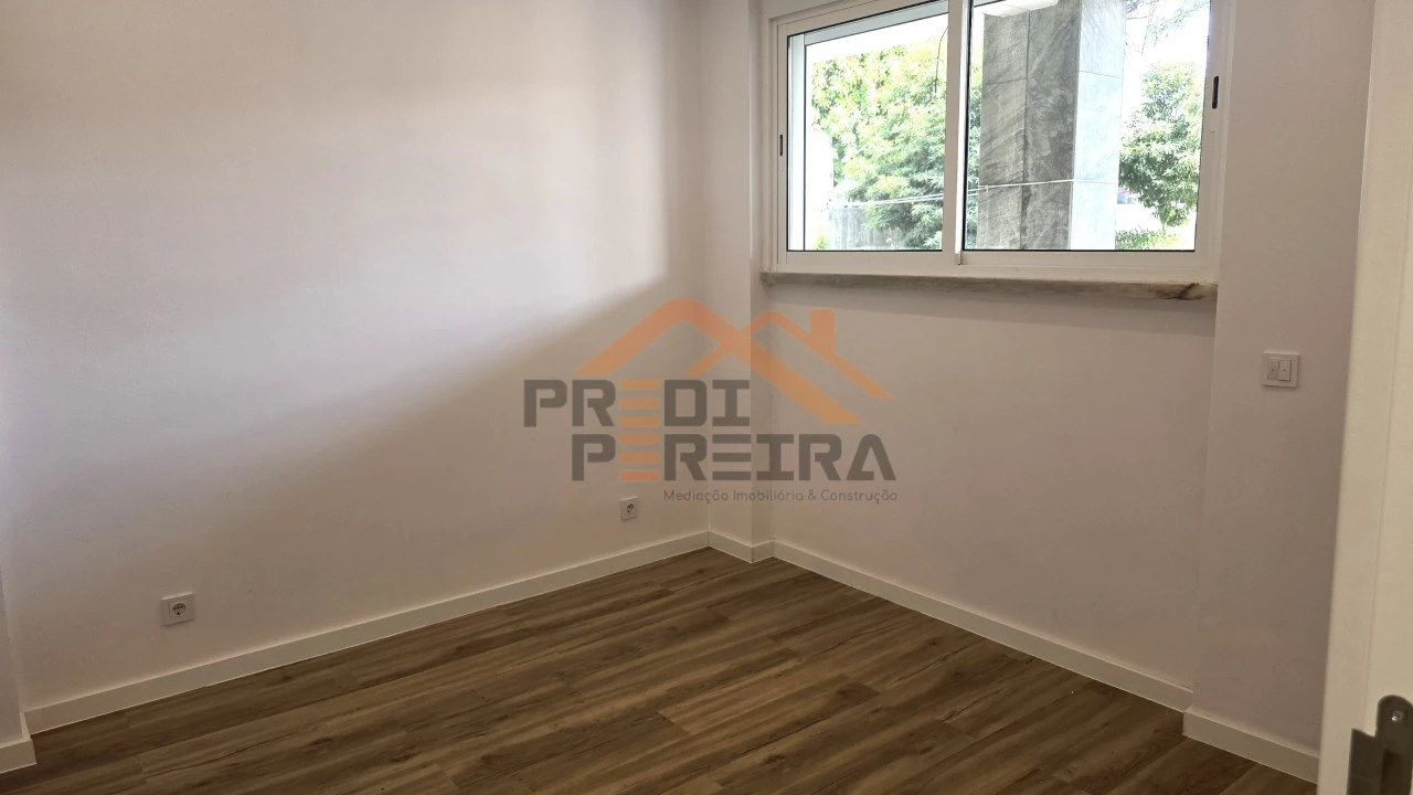 Apartamento T1 para Venda em Loures Foto 18
