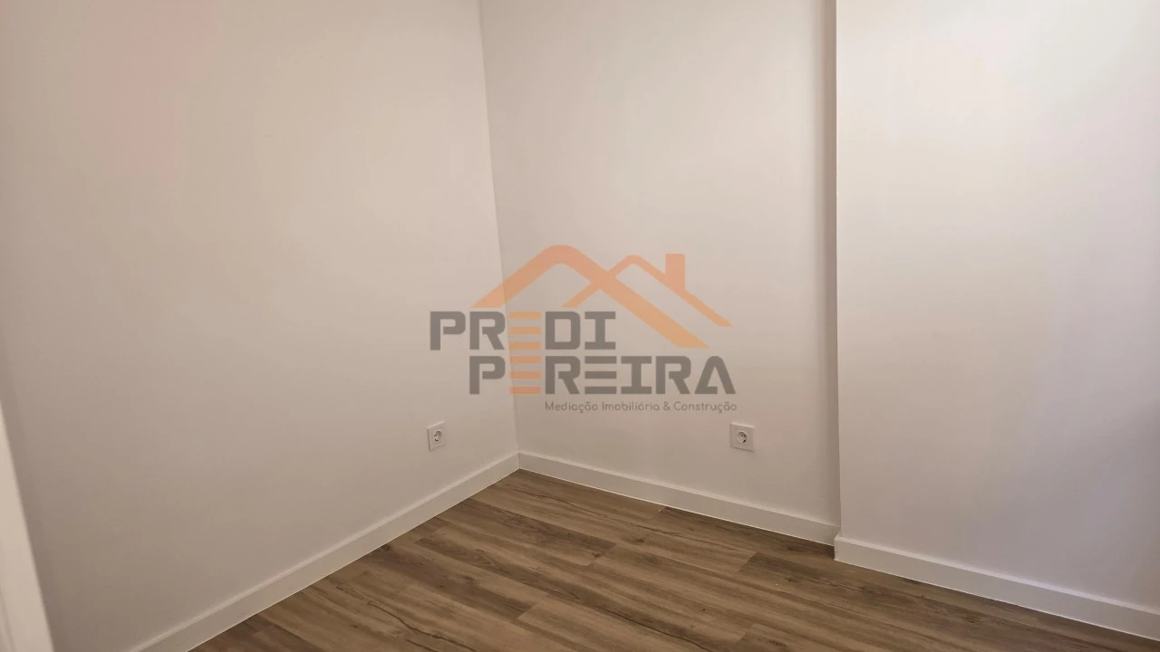 Apartamento T1 para Venda em Loures Foto 19