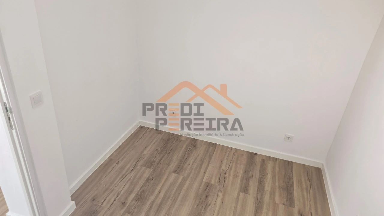 Apartamento T1 para Venda em Loures Foto 20