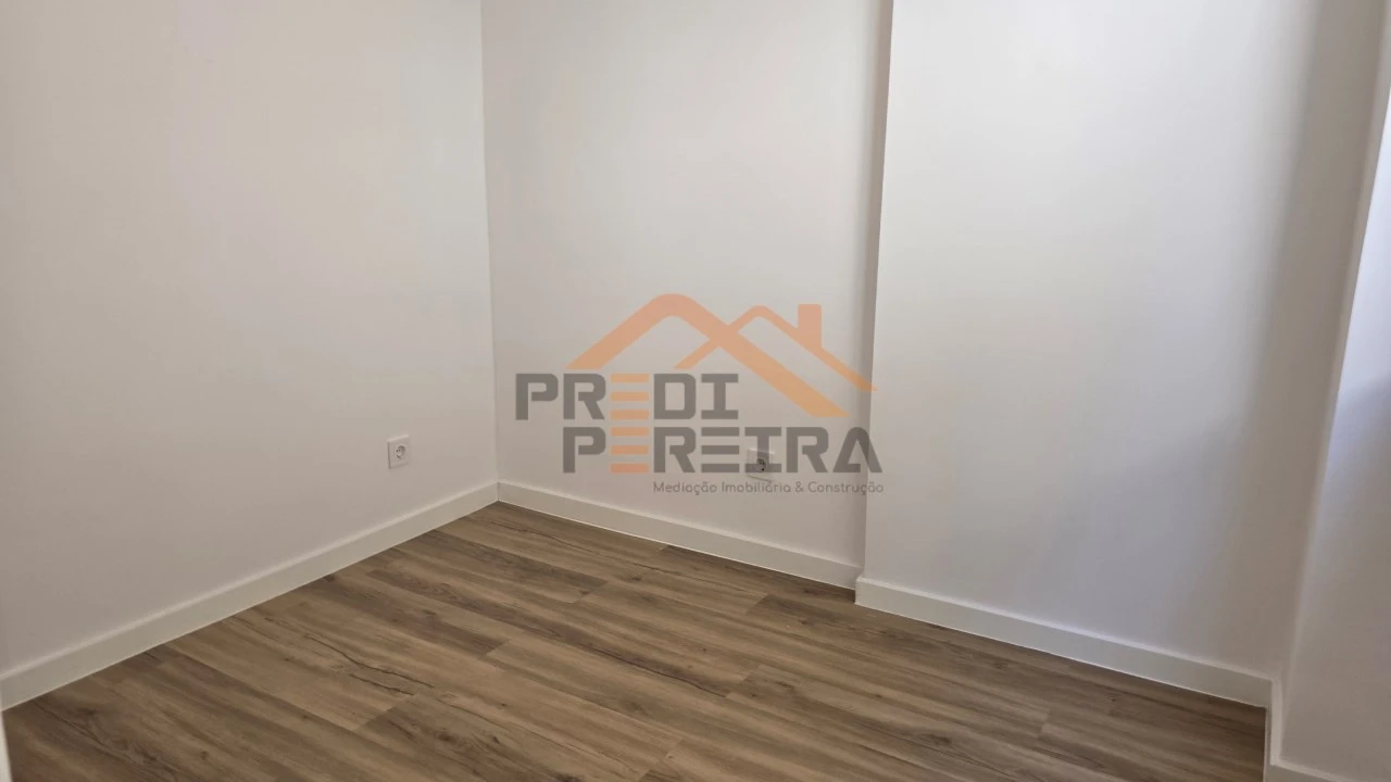 Apartamento T1 para Venda em Loures Foto 21
