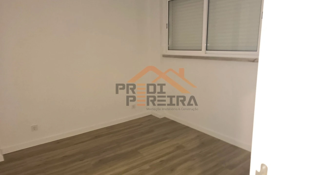 Apartamento T1 para Venda em Loures Foto 23