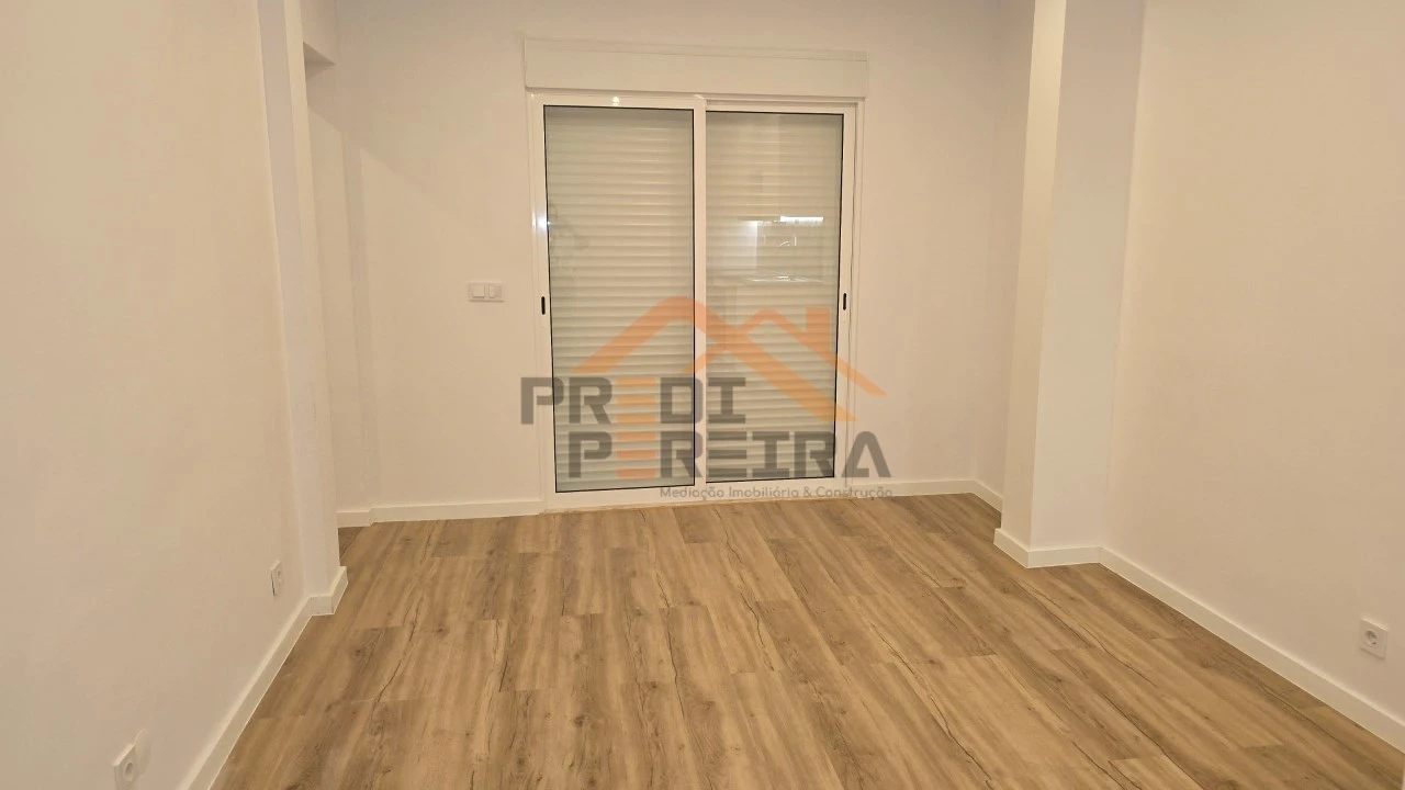 Apartamento T1 para Venda em Loures Foto 24