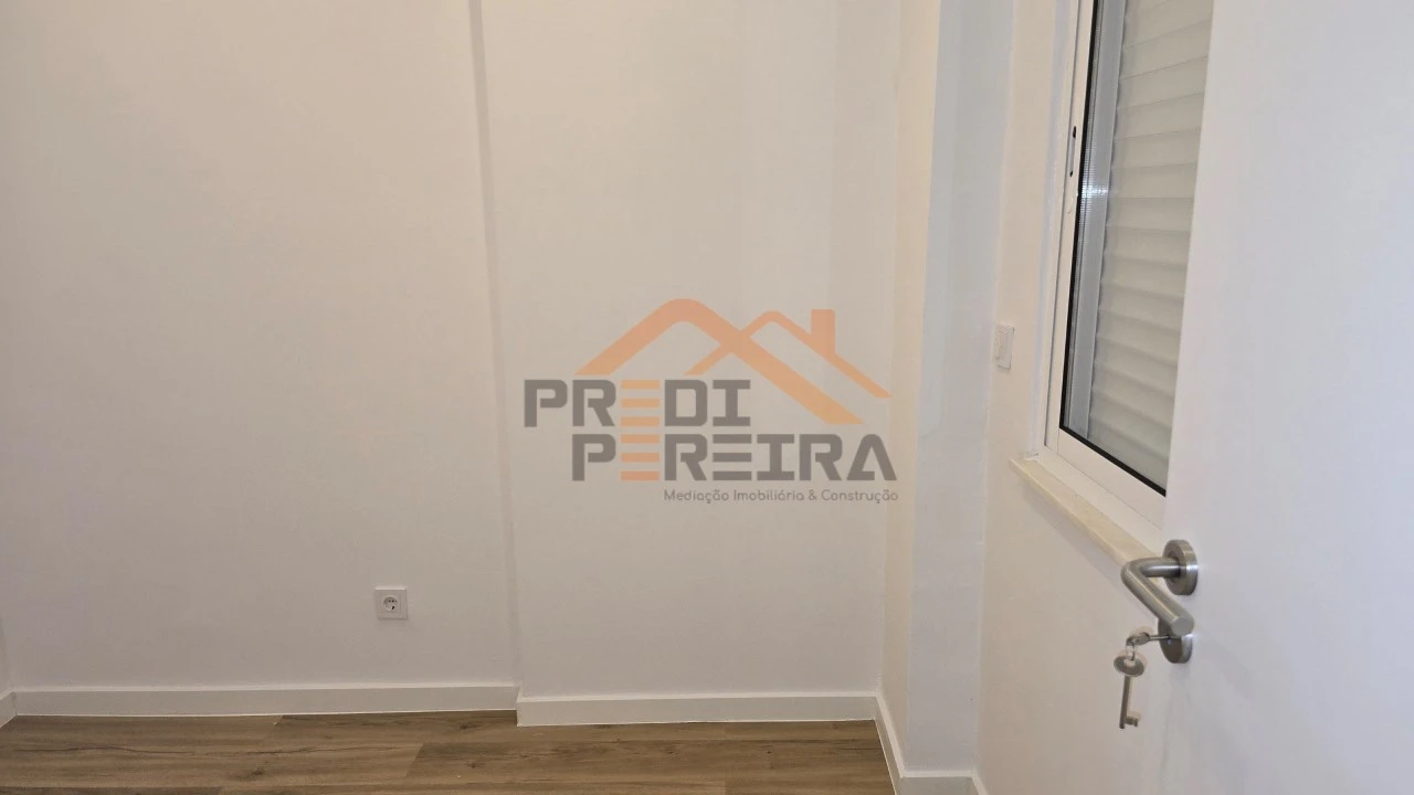 Apartamento T1 para Venda em Loures Foto 25