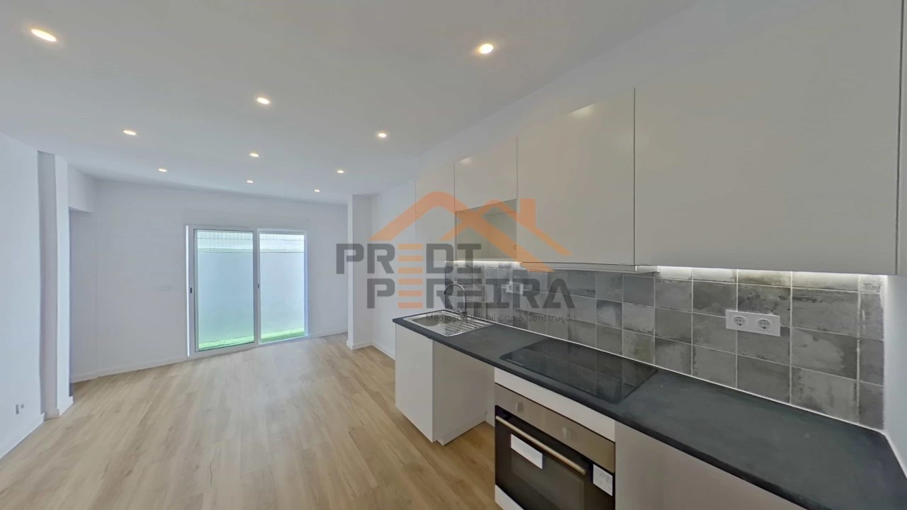 Apartamento T1 para Venda em Loures Foto 1