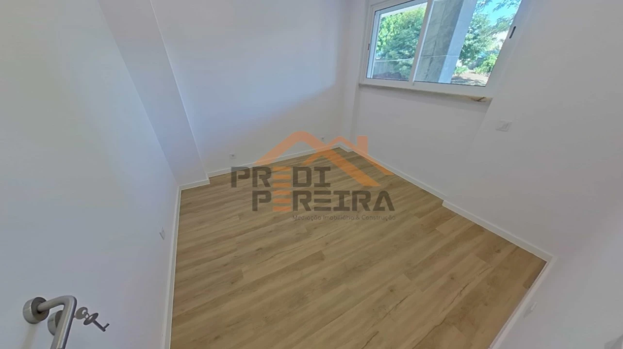 Apartamento T1 para Venda em Loures Foto 23