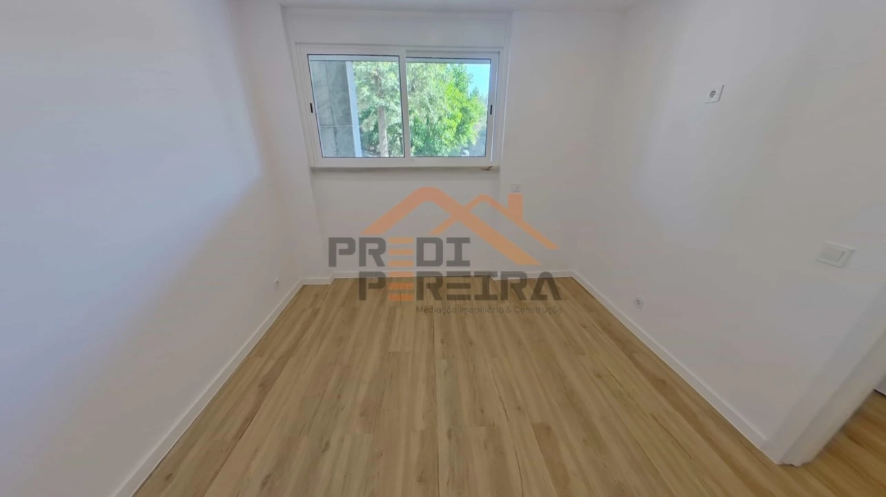Apartamento T1 para Venda em Loures Foto 25