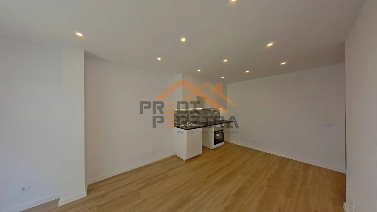 Apartamento T1 para Venda em Loures Foto 11