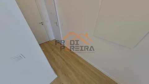 Apartamento T1 para Venda em Loures