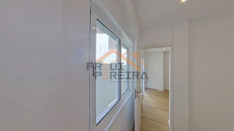 Apartamento T1 para Venda em Loures