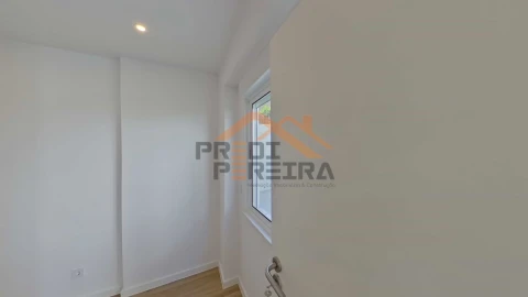 Apartamento T1 para Venda em Loures