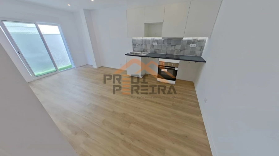 Apartamento T1 para Venda em Loures Foto 6