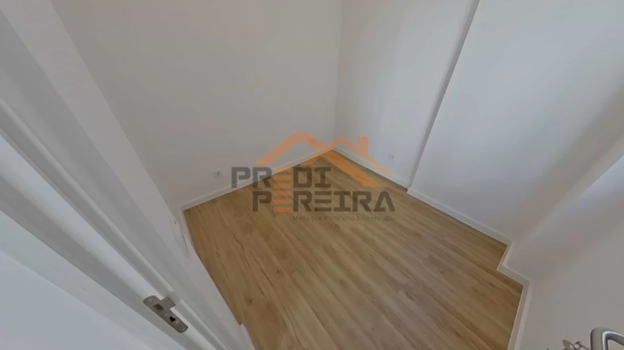 Apartamento T1 para Venda em Loures Foto 19