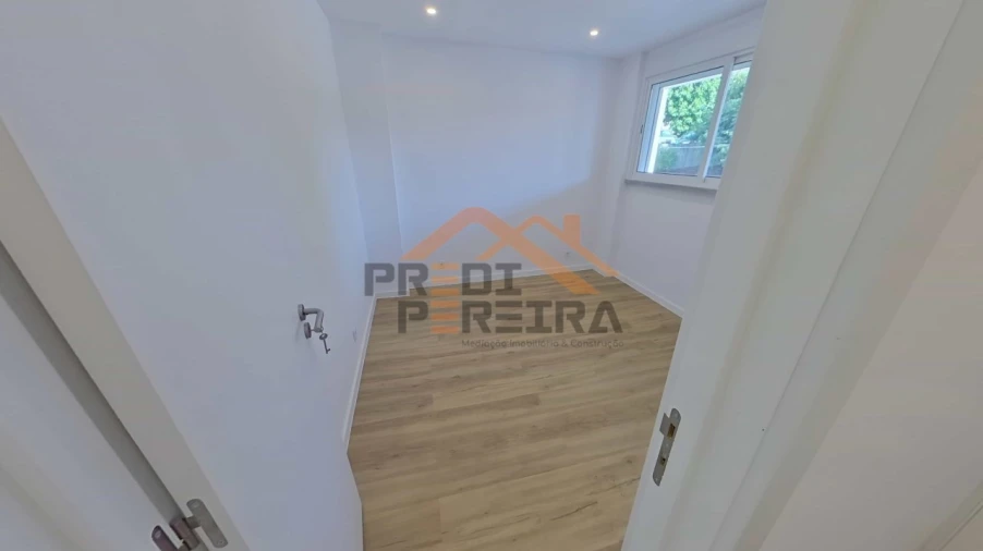 Apartamento T1 para Venda em Loures Foto 20