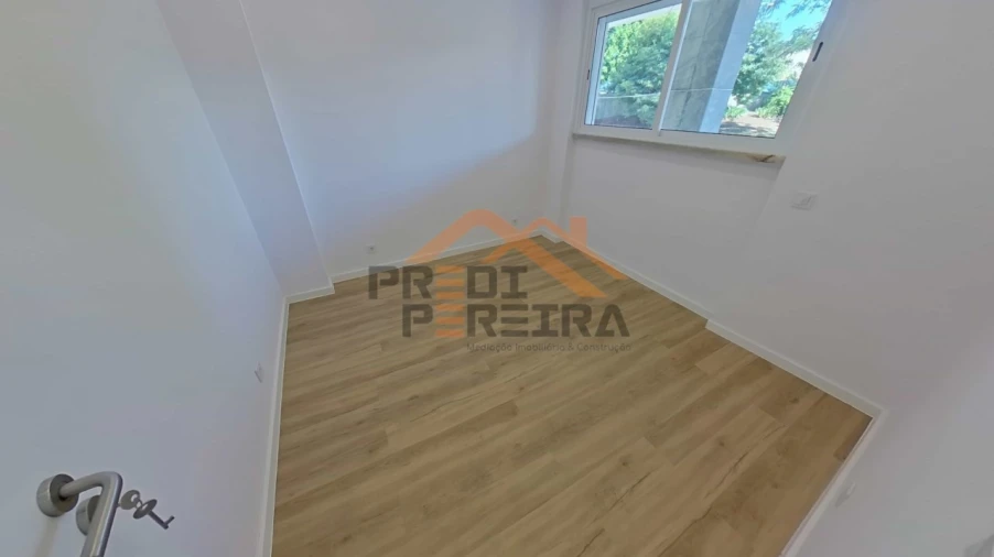 Apartamento T1 para Venda em Loures Foto 23