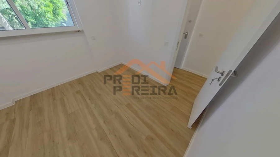 Apartamento T1 para Venda em Loures Foto 24