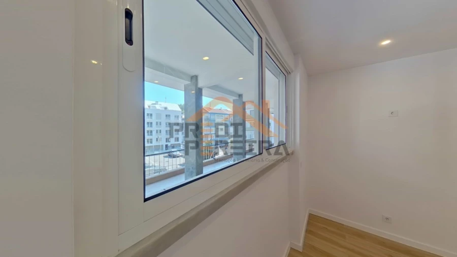 Apartamento T1 para Venda em Loures Foto 27