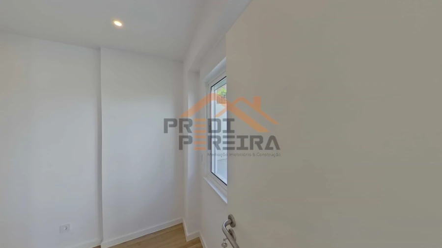 Apartamento T1 para Venda em Loures Foto 29