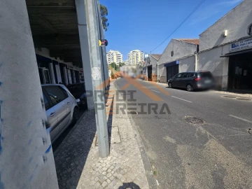 Loja para Venda em Póvoa de Santo Adrião e Olival Basto