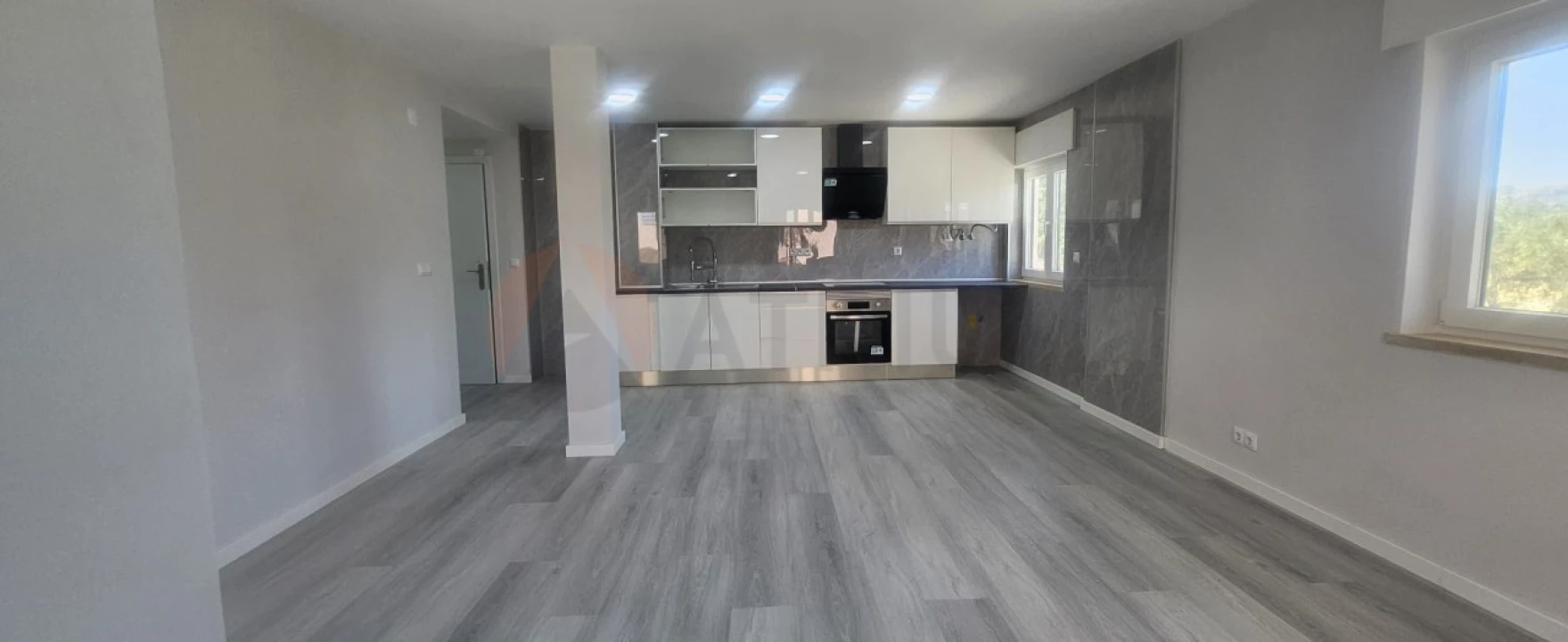Apartamento T2 para Venda em Corroios Foto 1