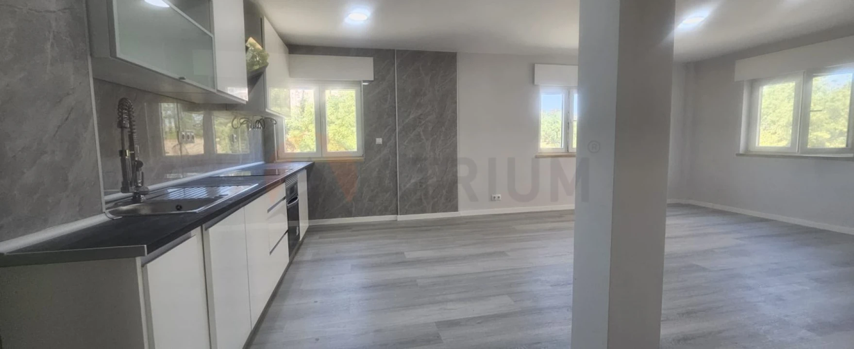 Apartamento T2 para Venda em Corroios Foto 5