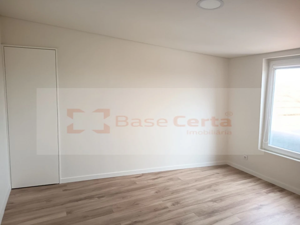 Apartamento T3 para Venda em Almada, Cova da Piedade, Pragal e Cacilhas Foto 8