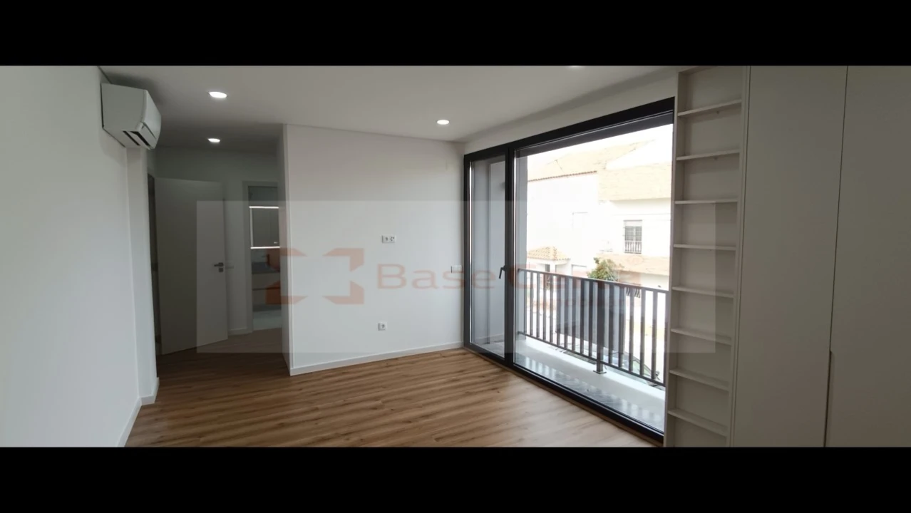 Moradia T5 para Venda em Santa Iria de Azoia, São João da Talha e Bobadela Foto 19