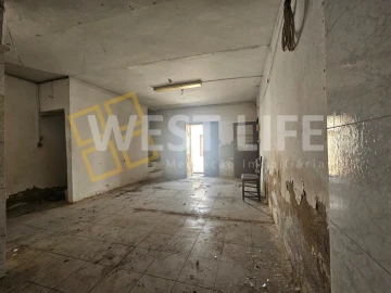 Loja para Venda em Azueira e Sobral da Abelheira