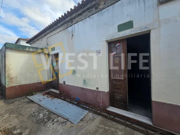 Loja para Venda em Azueira e Sobral da Abelheira