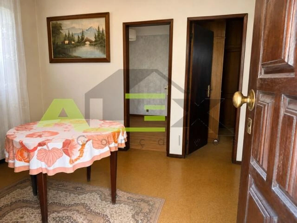 Moradia T2 para Venda em Campolide Foto 5