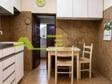 Moradia T2 para Venda em Campolide