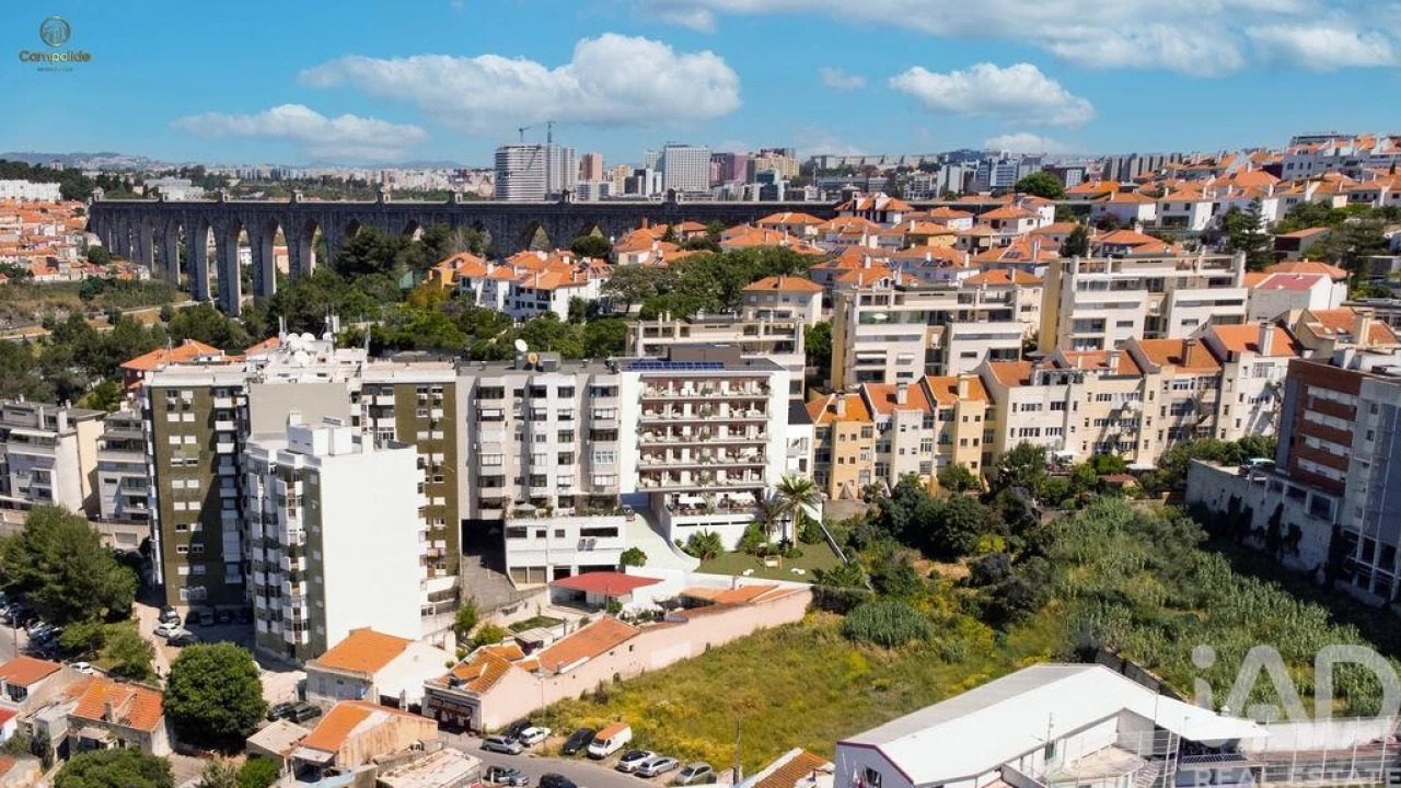 Apartamento T2 para Venda em Campolide Foto 24