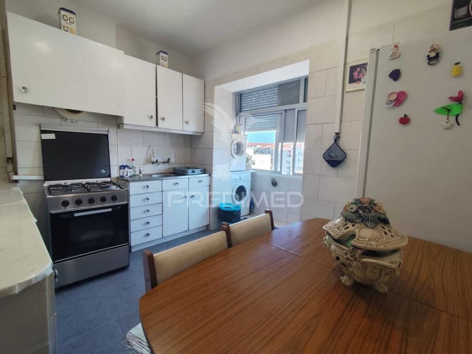 Apartamento T2 para Venda em Laranjeiro e Feijó Foto 1