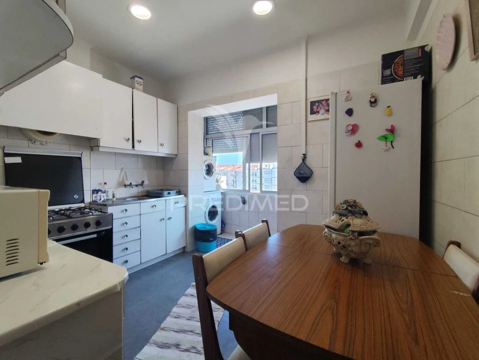 Apartamento T2 para Venda em Laranjeiro e Feijó Foto 3