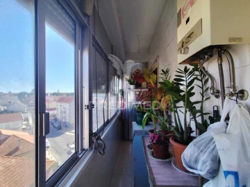 Apartamento T2 para Venda em Laranjeiro e Feijó