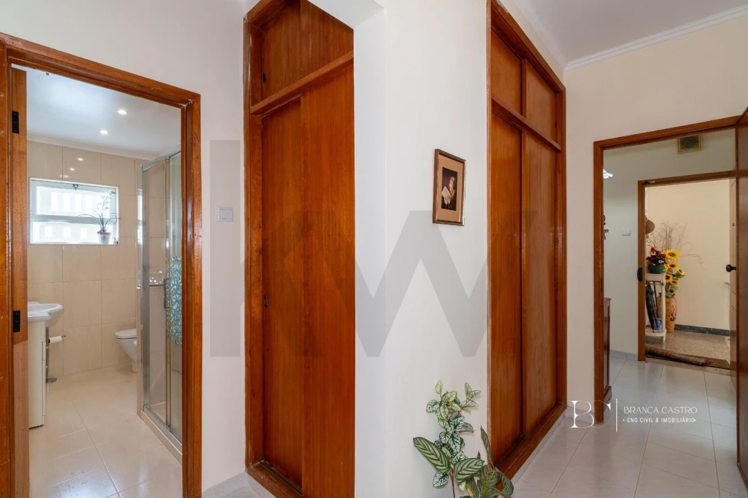 Apartamento T6 para Venda em Vila Real de Santo Antonio Foto 18