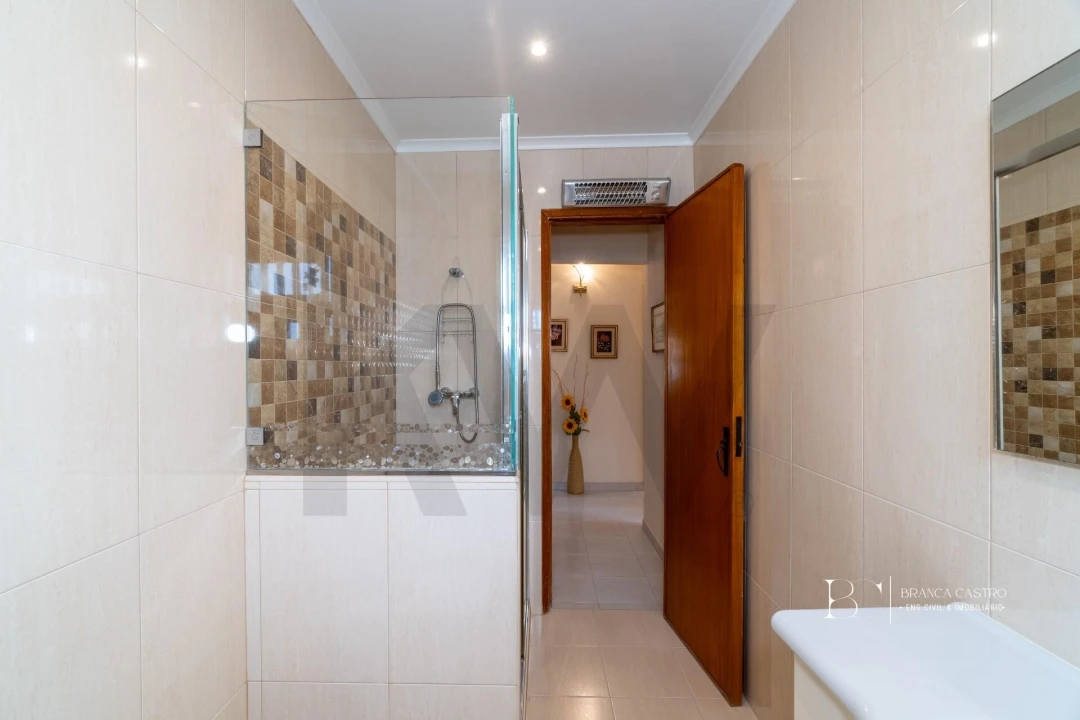 Apartamento T6 para Venda em Vila Real de Santo Antonio Foto 21