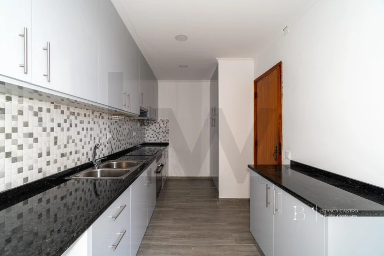 Apartamento T6 para Venda em Vila Real de Santo Antonio Foto 48