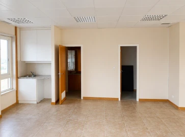 Negócio para Arrendamento em Venteira